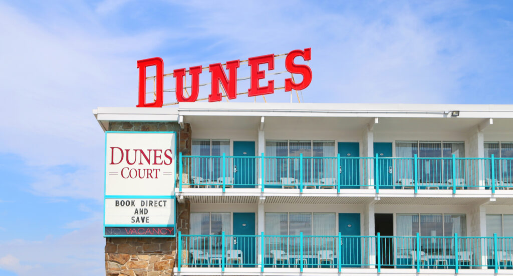 dunes suites building logo